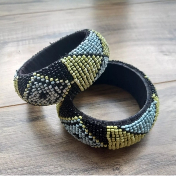 Forever 21 Seed Beaded Tribal Pattern Chunky Bangle Bracelets Set Of 2 - Picture 7 of 8